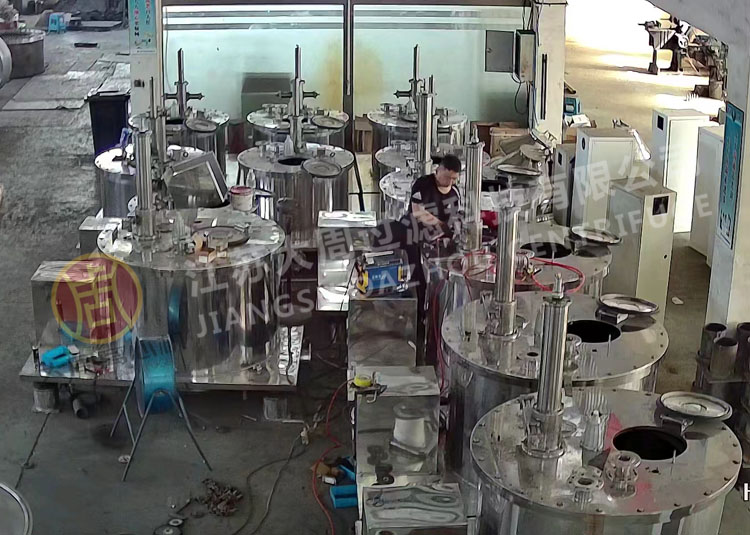 蘭州甘肅客客戶咨詢大周離心機廠的全自動刮刀離心機